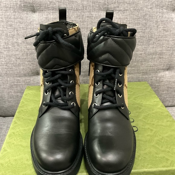 Gucci Women's 38.5 Black Brown GG Lace Up Combat Boots Booties - Picture 2 of 6